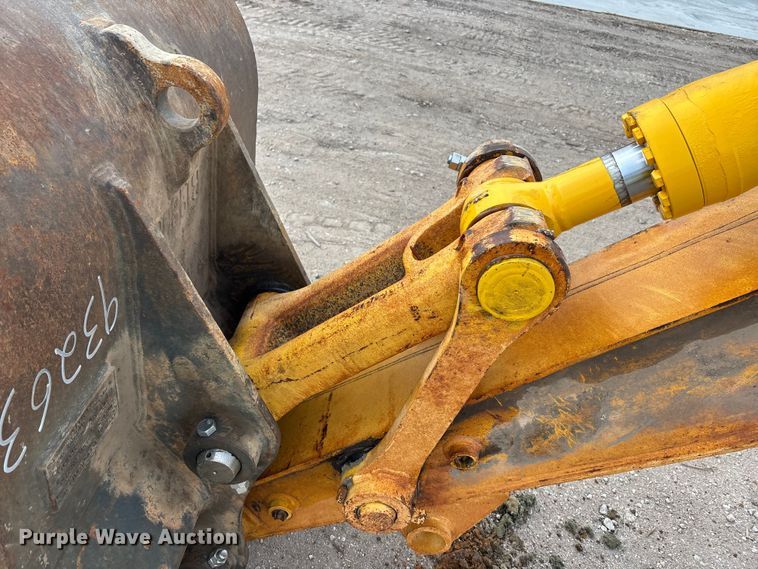 image for item FG1576 2000 Komatsu PC 220 LC excavator