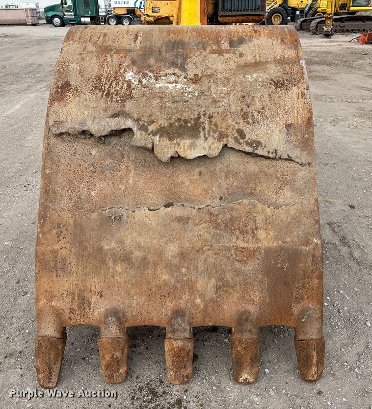 image for item FG1576 2000 Komatsu PC 220 LC excavator