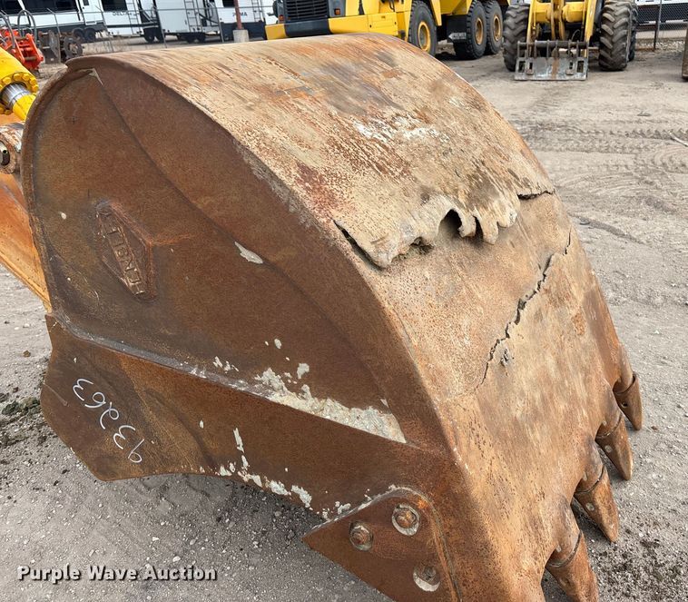 image for item FG1576 2000 Komatsu PC 220 LC excavator