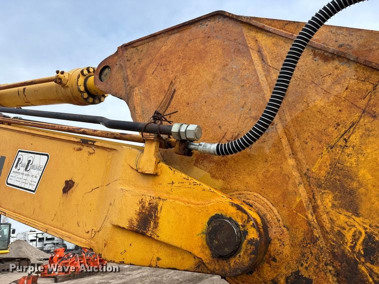 image for item FG1576 2000 Komatsu PC 220 LC excavator