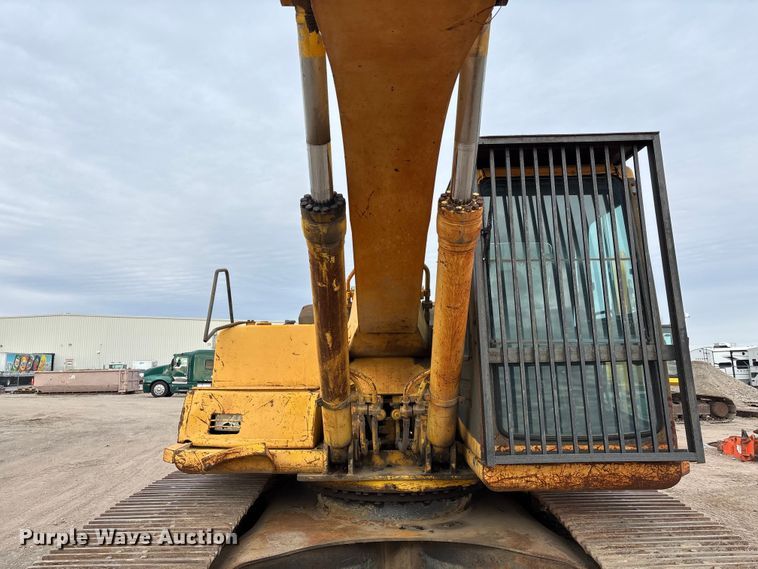 image for item FG1576 2000 Komatsu PC 220 LC excavator