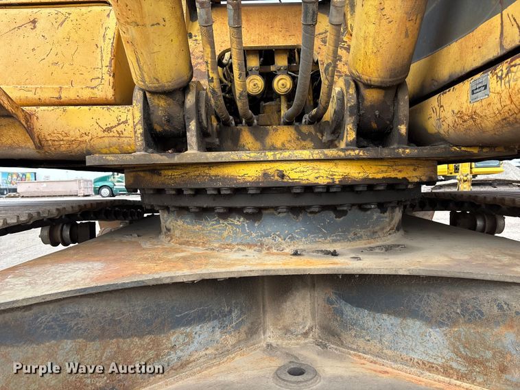 image for item FG1576 2000 Komatsu PC 220 LC excavator