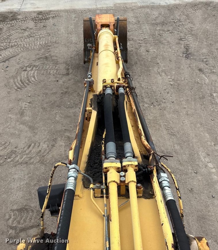 image for item FG1576 2000 Komatsu PC 220 LC excavator