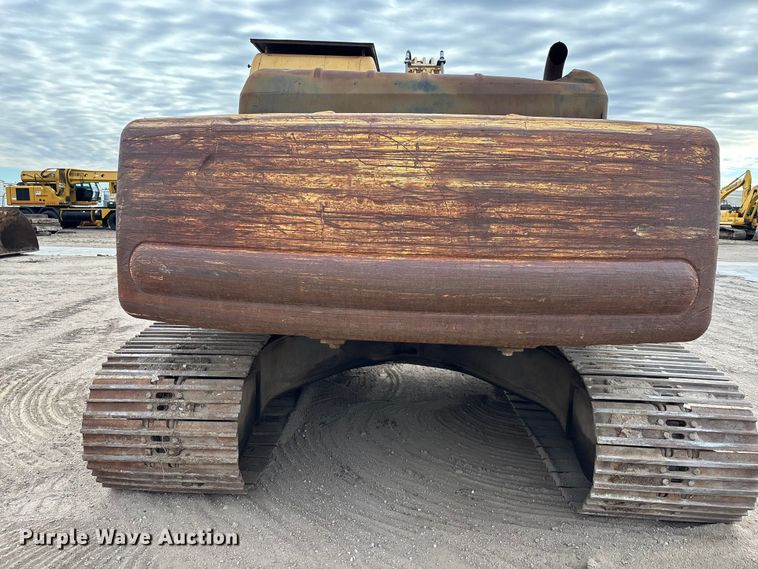 image for item FG1576 2000 Komatsu PC 220 LC excavator