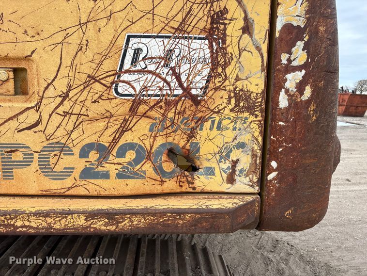 image for item FG1576 2000 Komatsu PC 220 LC excavator