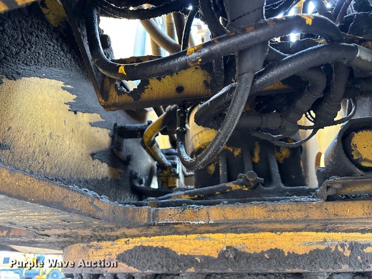 image for item FG1576 2000 Komatsu PC 220 LC excavator