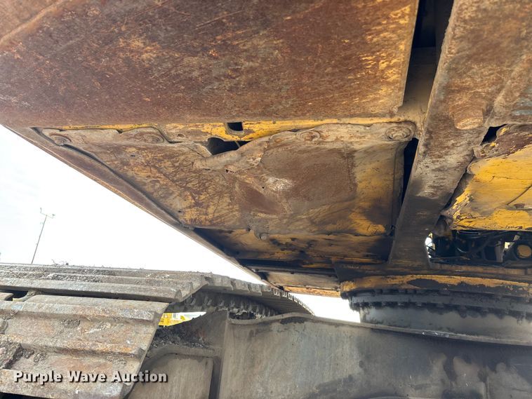 image for item FG1576 2000 Komatsu PC 220 LC excavator