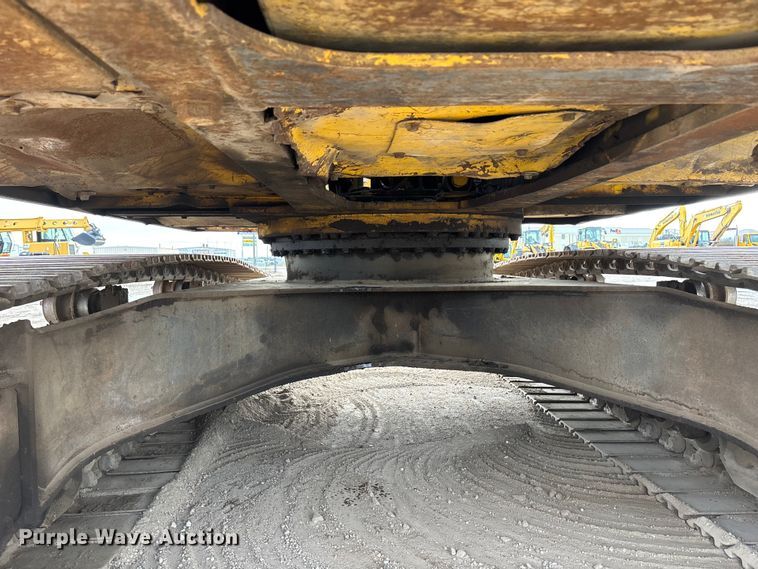 image for item FG1576 2000 Komatsu PC 220 LC excavator