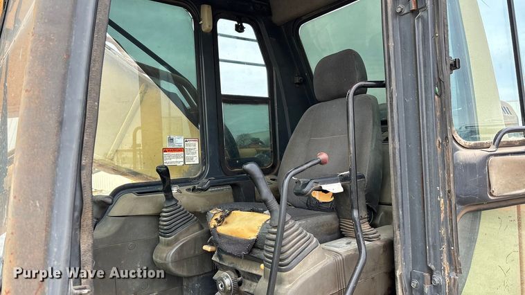 image for item FG1576 2000 Komatsu PC 220 LC excavator