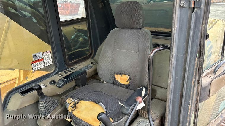 image for item FG1576 2000 Komatsu PC 220 LC excavator