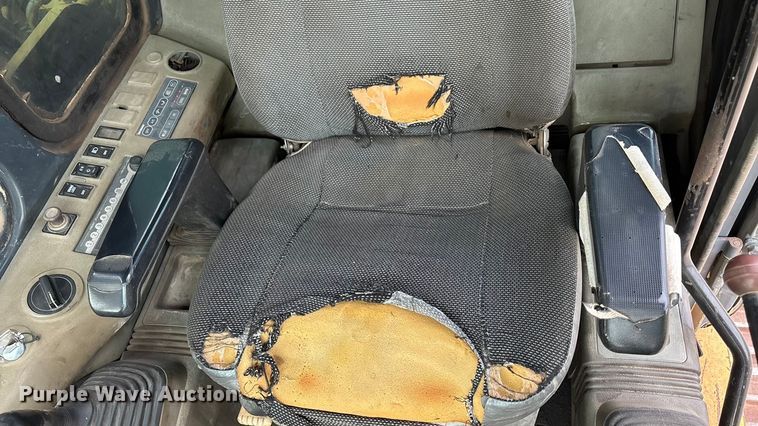 image for item FG1576 2000 Komatsu PC 220 LC excavator