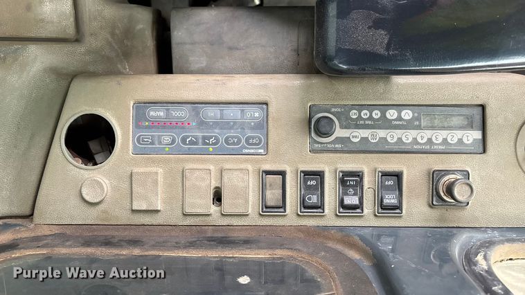 image for item FG1576 2000 Komatsu PC 220 LC excavator