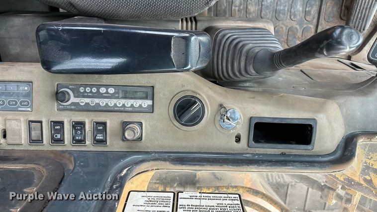 image for item FG1576 2000 Komatsu PC 220 LC excavator