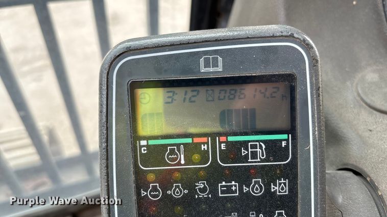image for item FG1576 2000 Komatsu PC 220 LC excavator