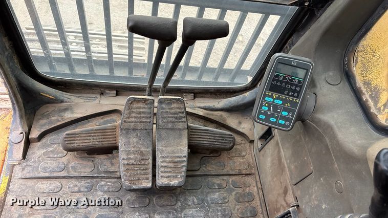 image for item FG1576 2000 Komatsu PC 220 LC excavator