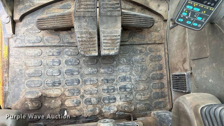 image for item FG1576 2000 Komatsu PC 220 LC excavator