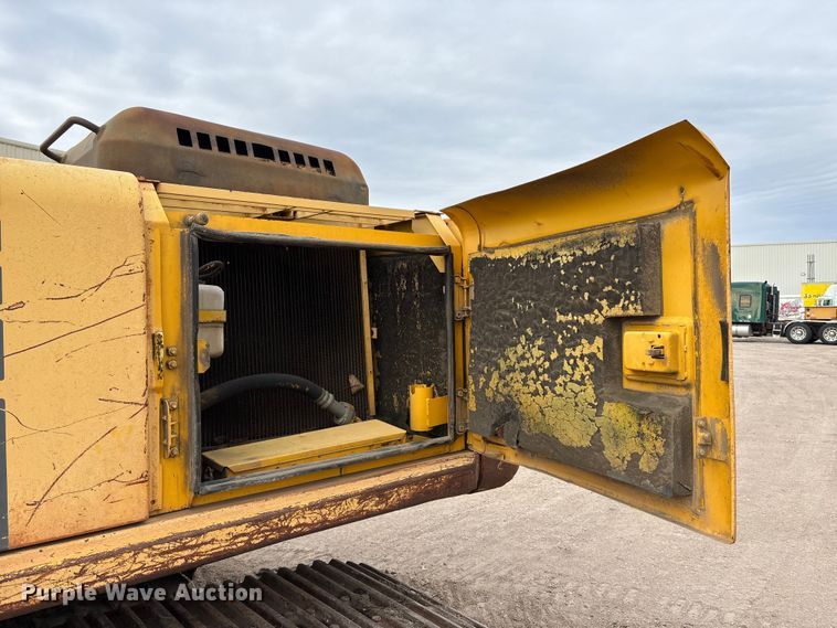 image for item FG1576 2000 Komatsu PC 220 LC excavator