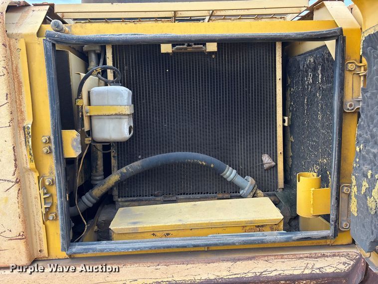 image for item FG1576 2000 Komatsu PC 220 LC excavator