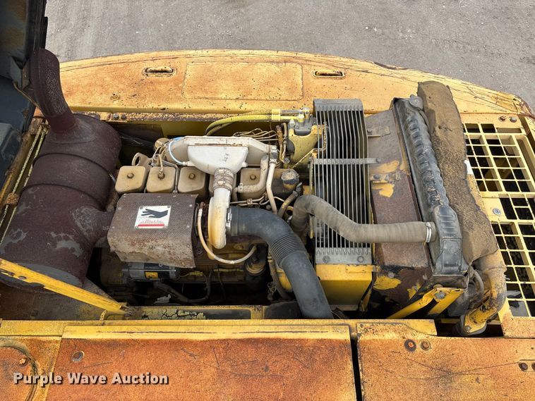 image for item FG1576 2000 Komatsu PC 220 LC excavator