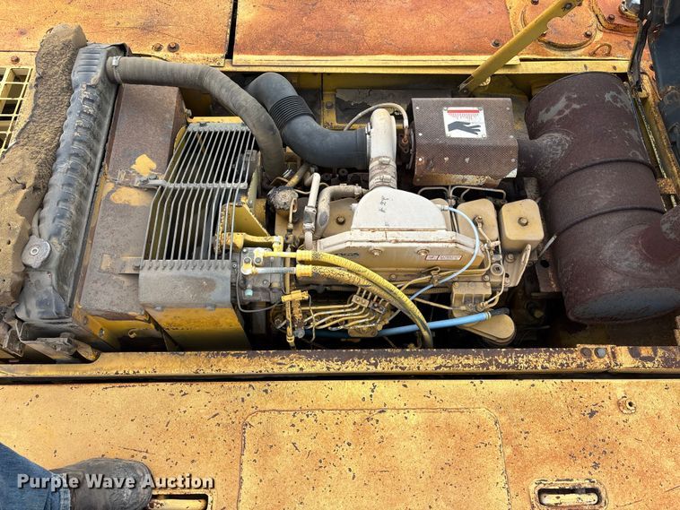 image for item FG1576 2000 Komatsu PC 220 LC excavator