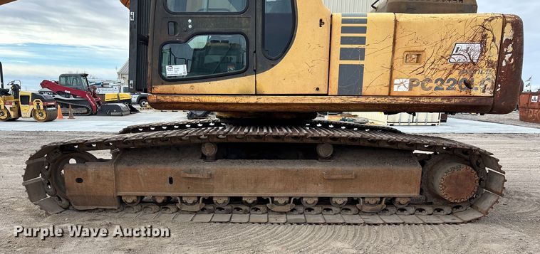 image for item FG1576 2000 Komatsu PC 220 LC excavator