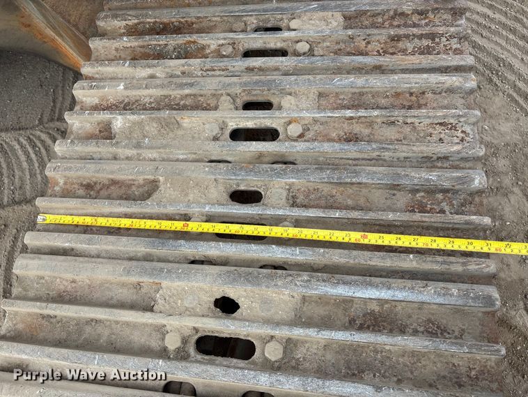 image for item FG1576 2000 Komatsu PC 220 LC excavator