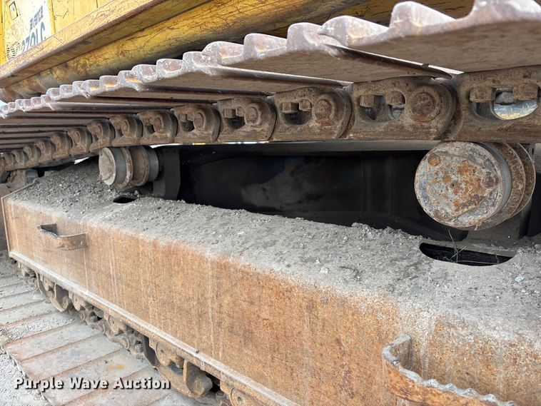 image for item FG1576 2000 Komatsu PC 220 LC excavator