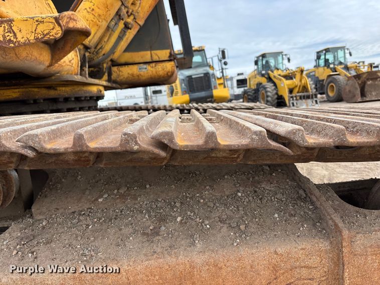 image for item FG1576 2000 Komatsu PC 220 LC excavator