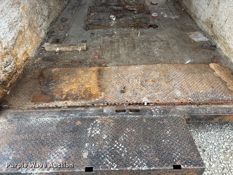 image for item FG1582 2008 Morgan truck box