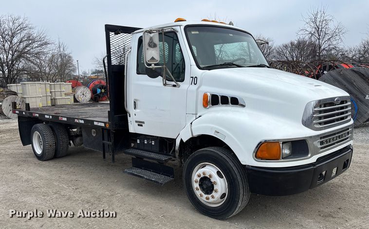 image for item FG1584 2005 Sterling flatbed truck