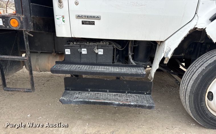 image for item FG1584 2005 Sterling flatbed truck