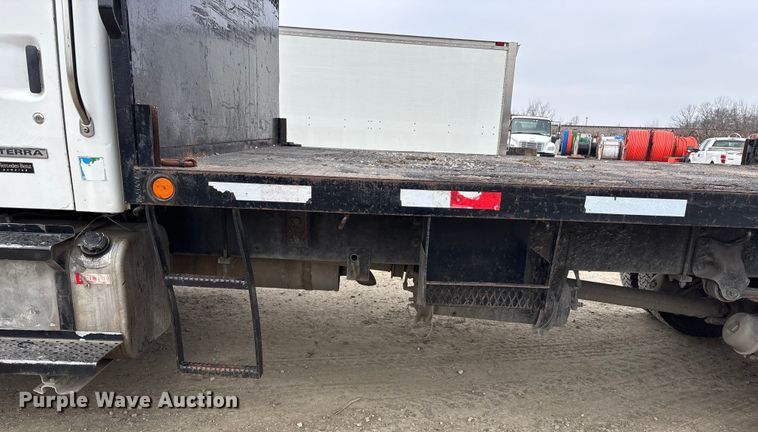 image for item FG1584 2005 Sterling flatbed truck
