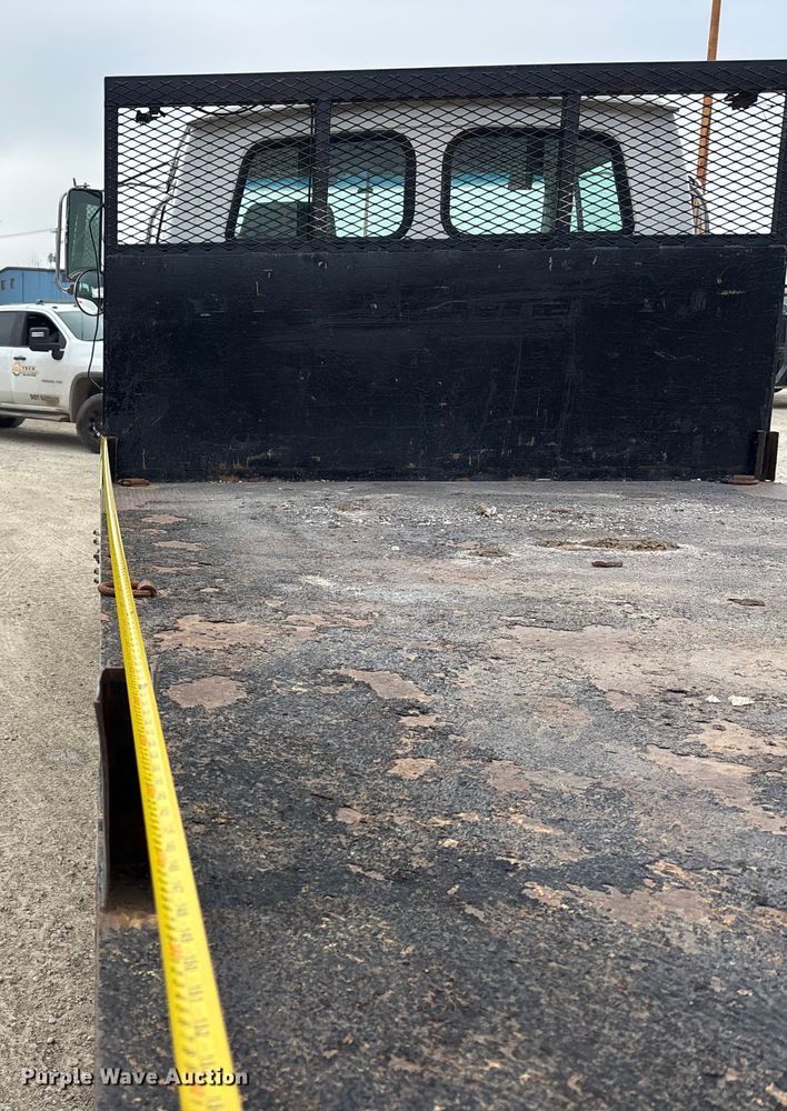 image for item FG1584 2005 Sterling flatbed truck