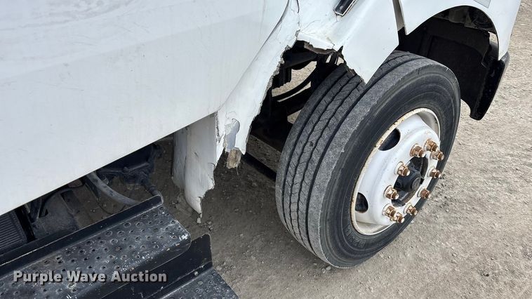 image for item FG1584 2005 Sterling flatbed truck