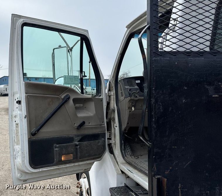 image for item FG1584 2005 Sterling flatbed truck