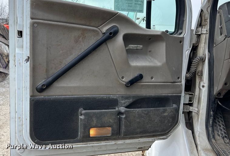 image for item FG1584 2005 Sterling flatbed truck