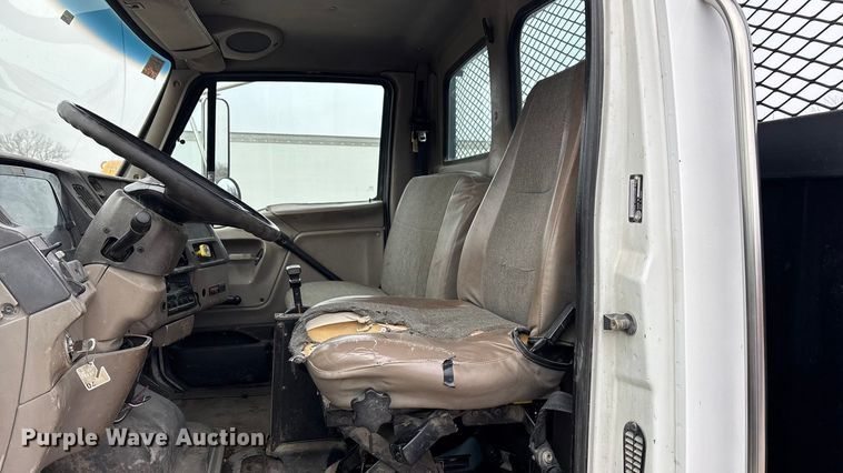 image for item FG1584 2005 Sterling flatbed truck