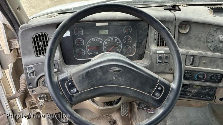 image for item FG1584 2005 Sterling flatbed truck