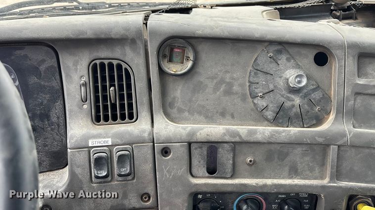 image for item FG1584 2005 Sterling flatbed truck