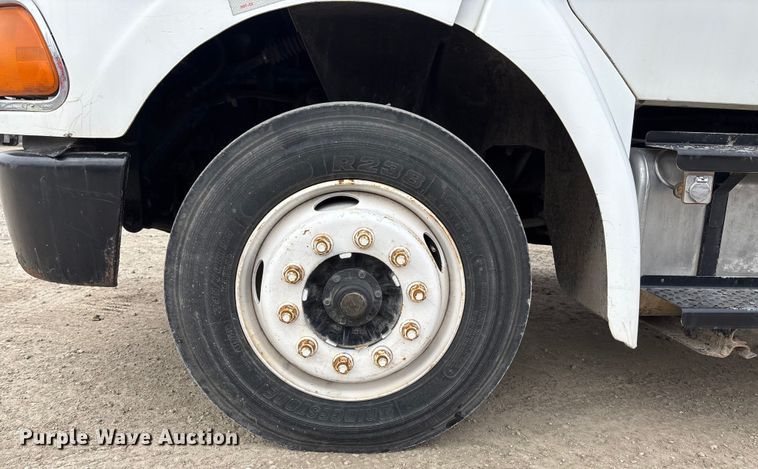 image for item FG1584 2005 Sterling flatbed truck