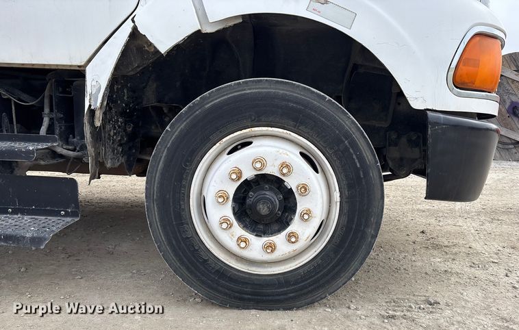 image for item FG1584 2005 Sterling flatbed truck