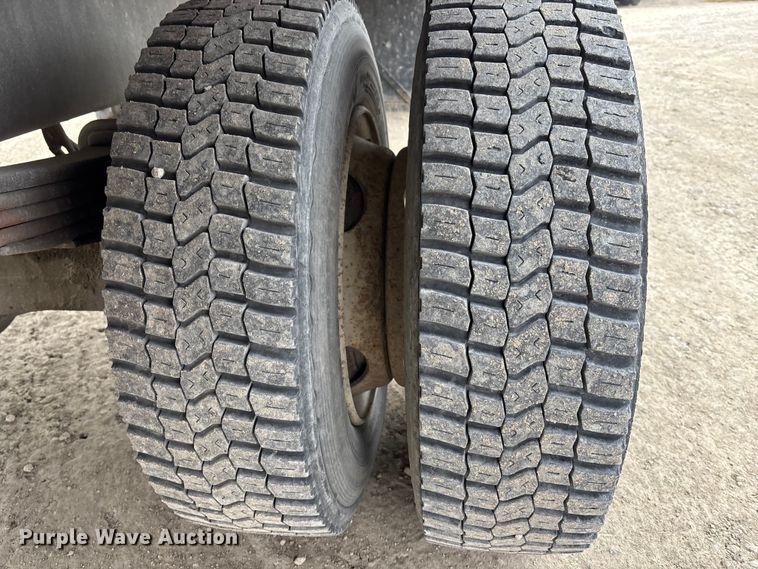 image for item FG1584 2005 Sterling flatbed truck