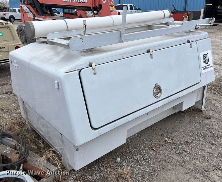 image for item FG1589 Fibre Body fiberglass topper