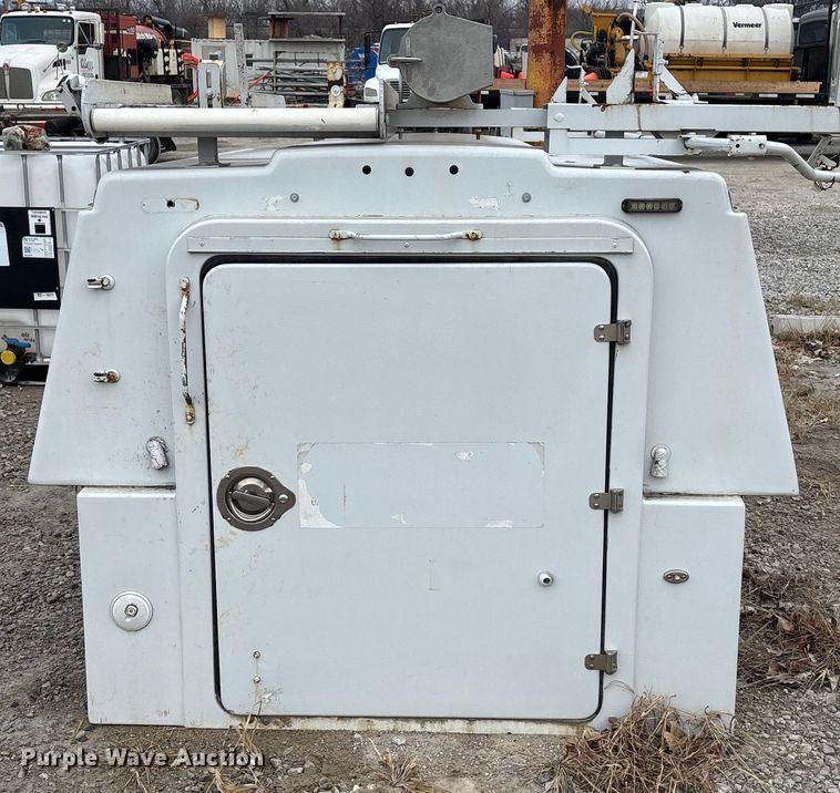 image for item FG1589 Fibre Body fiberglass topper