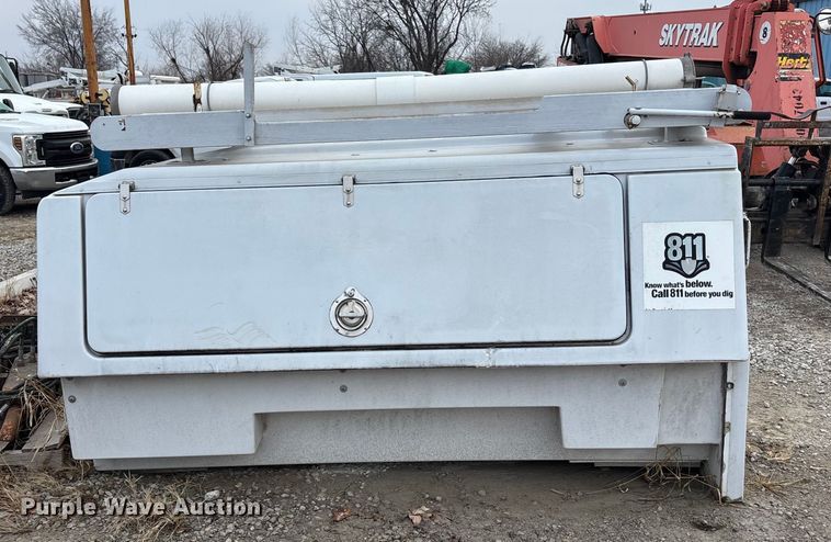 image for item FG1589 Fibre Body fiberglass topper