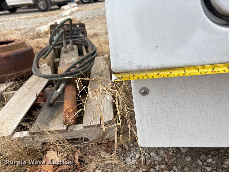 image for item FG1589 Fibre Body fiberglass topper