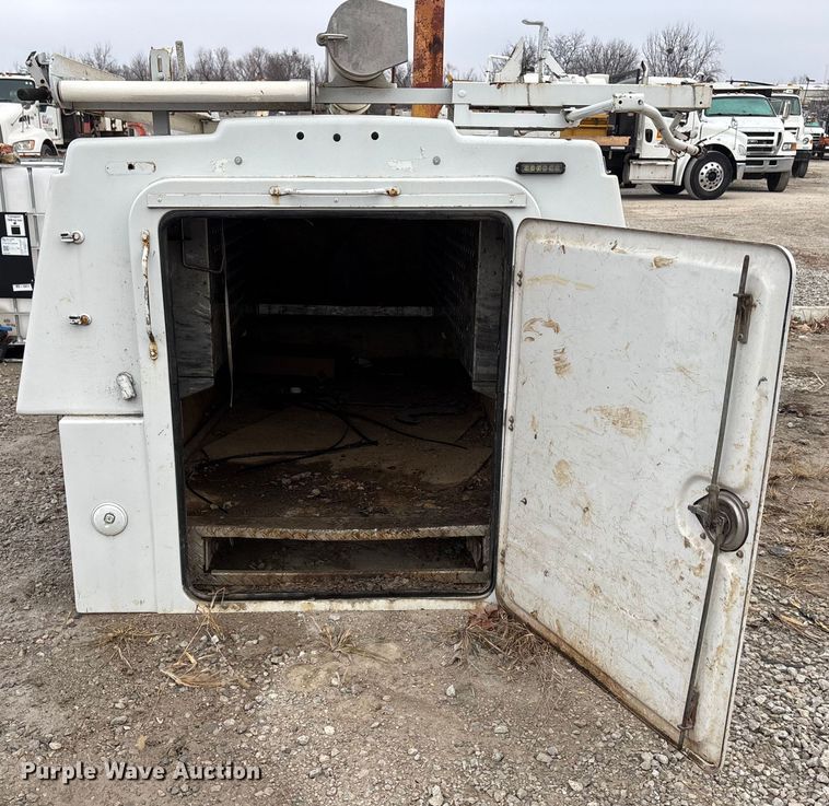 image for item FG1589 Fibre Body fiberglass topper