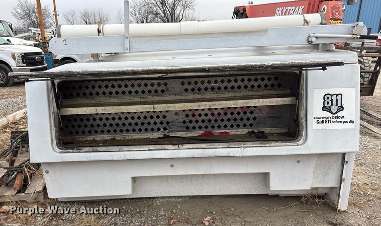 image for item FG1589 Fibre Body fiberglass topper