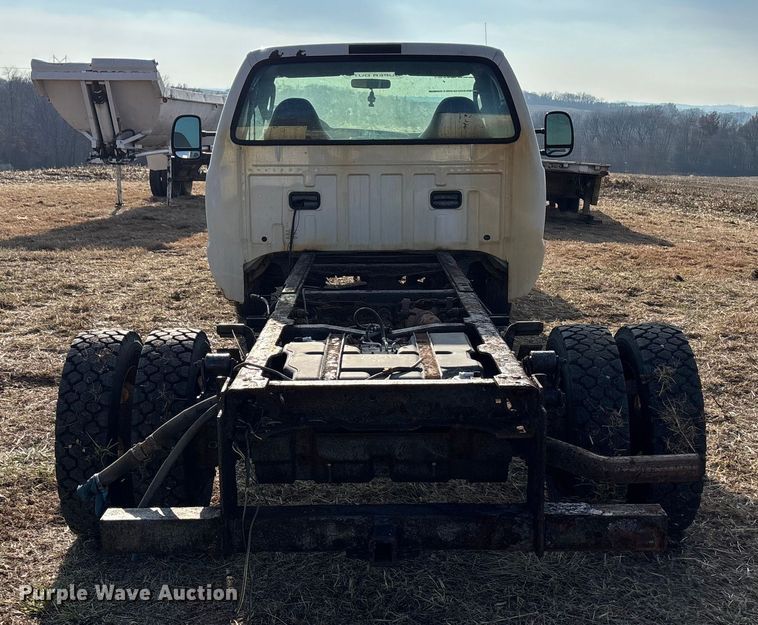 image for item FG1590 2006 Ford F550 truck cab and chassis