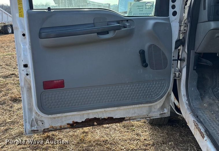 image for item FG1590 2006 Ford F550 truck cab and chassis